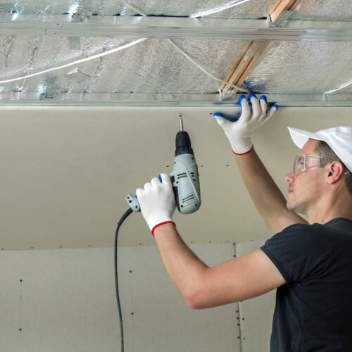 Encuentra emparrillados tee ideales para proyectos de cielo raso en Panamá