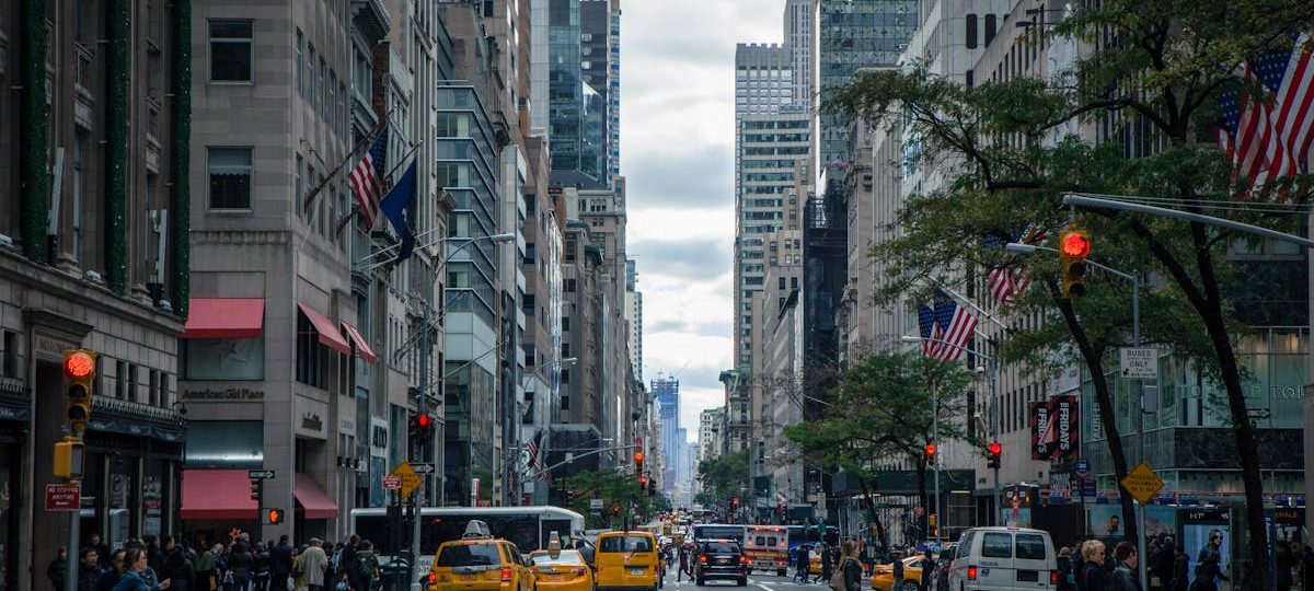 Entendiendo las Brechas de Valoración en Nueva York: Mercados Privados y Públicos Entendiendo las Brechas de Valoración en Nueva York: Mercados Privados y Públicos
