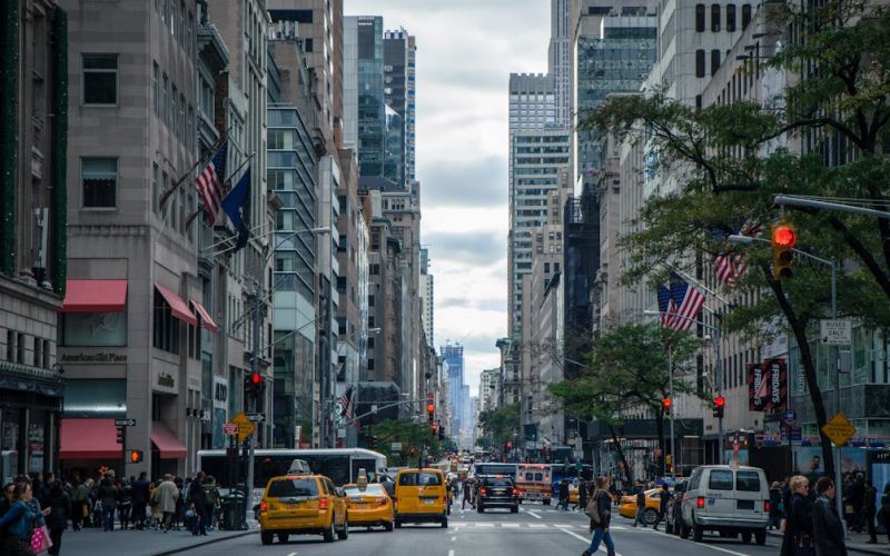 Entendiendo las Brechas de Valoración en Nueva York: Mercados Privados y Públicos